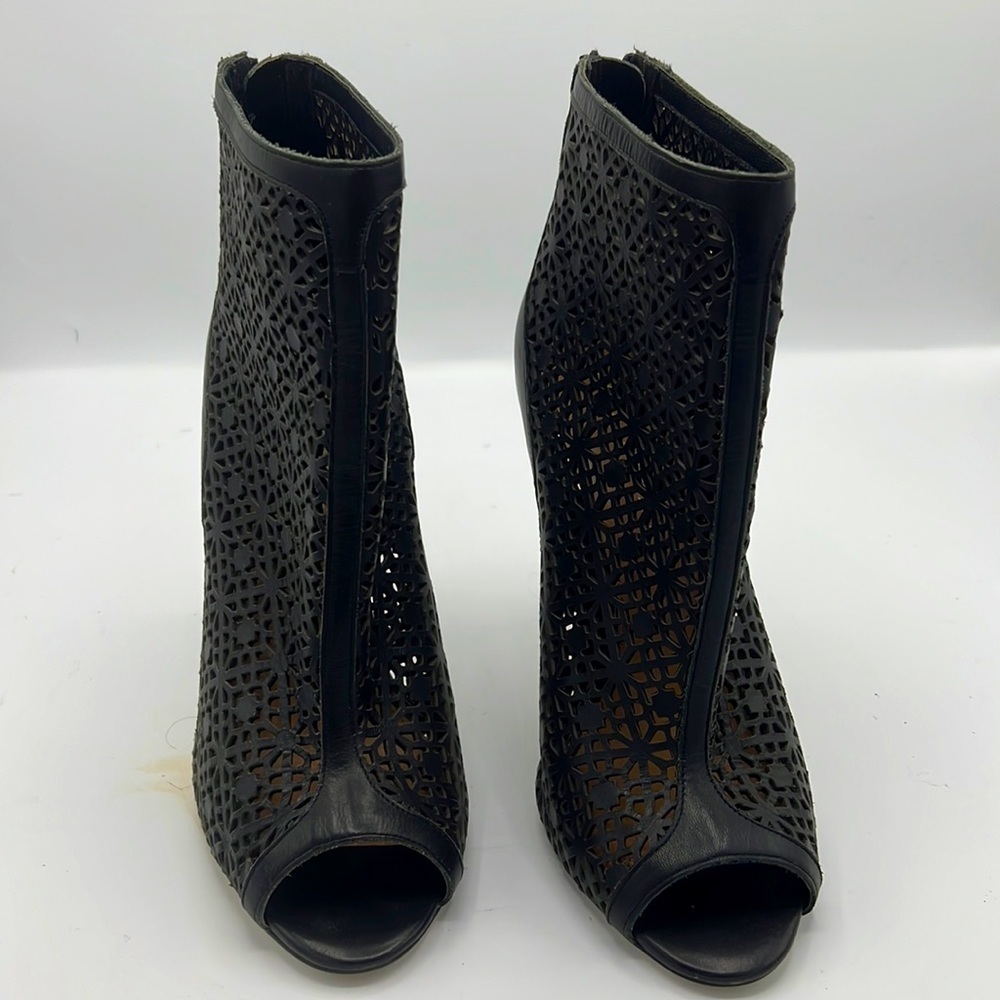 Badgley Mischka black high heeled shoes size 10